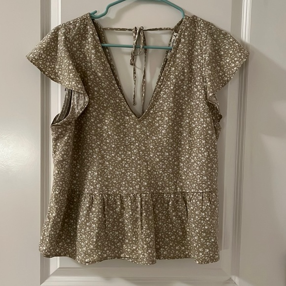 Abercrombie & Fitch flutter sleeve trapeze top - Picture 1 of 5